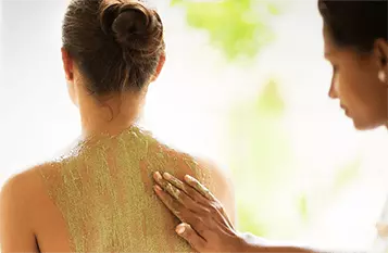 Udhvarthanam / Ayurvedic Herbal Powder Massage