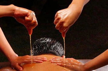 Pizhichil / Thaila Dhara