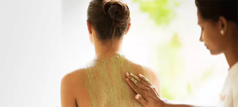 Udhvarthanam / Ayurvedic Herbal Powder Massage